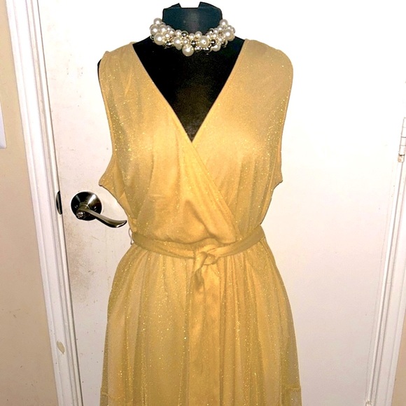 Torrid like new Elegant Gold Sleeveless Dress size 2 - Picture 1 of 2